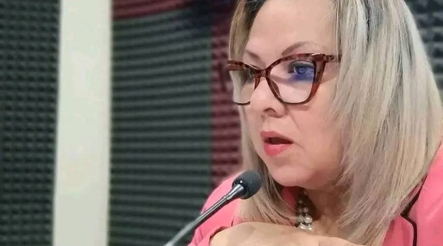EL SALVADOR : la communauté juridique internationale exige des garanties de protection pour l’avocate Roxana Cardona face au harcèlement policier répété
